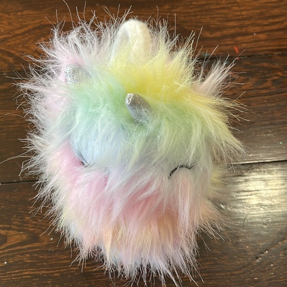 Unicorn 🦄 earmuffs with rainbow 🌈 faux fur - Picture 2 of 3